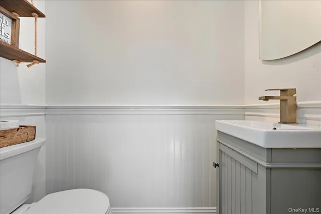 $849,999 | 16 Country Ln Drive, Kings Park, NY 11754