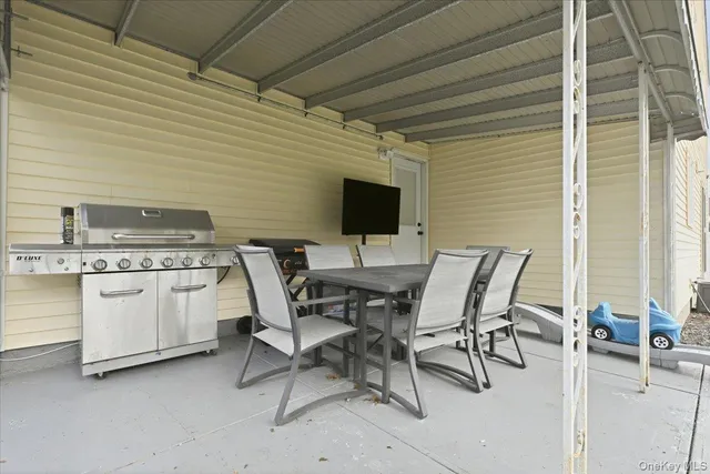 $849,999 | 16 Country Ln Drive, Kings Park, NY 11754