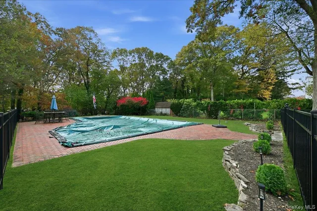 $849,999 | 16 Country Ln Drive, Kings Park, NY 11754