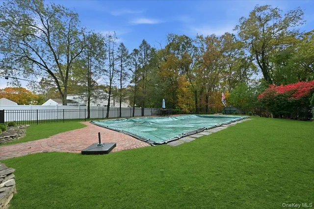 $849,999 | 16 Country Ln Drive, Kings Park, NY 11754