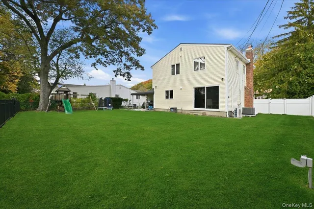 $849,999 | 16 Country Ln Drive, Kings Park, NY 11754