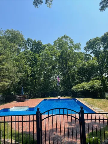 $849,999 | 16 Country Ln Drive, Kings Park, NY 11754