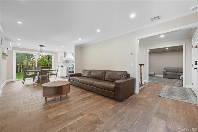 $849,999 | 16 Country Ln Drive, Kings Park, NY 11754