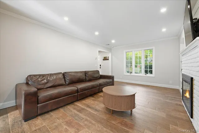 $849,999 | 16 Country Ln Drive, Kings Park, NY 11754