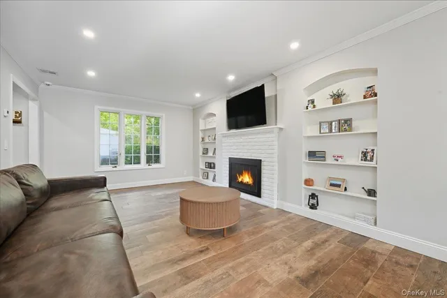 $849,999 | 16 Country Ln Drive, Kings Park, NY 11754