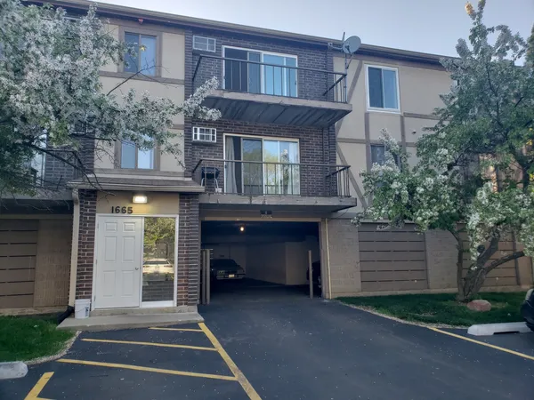 $2,450 | 1665 Coach Drive, Unit 103, Naperville, IL 60565