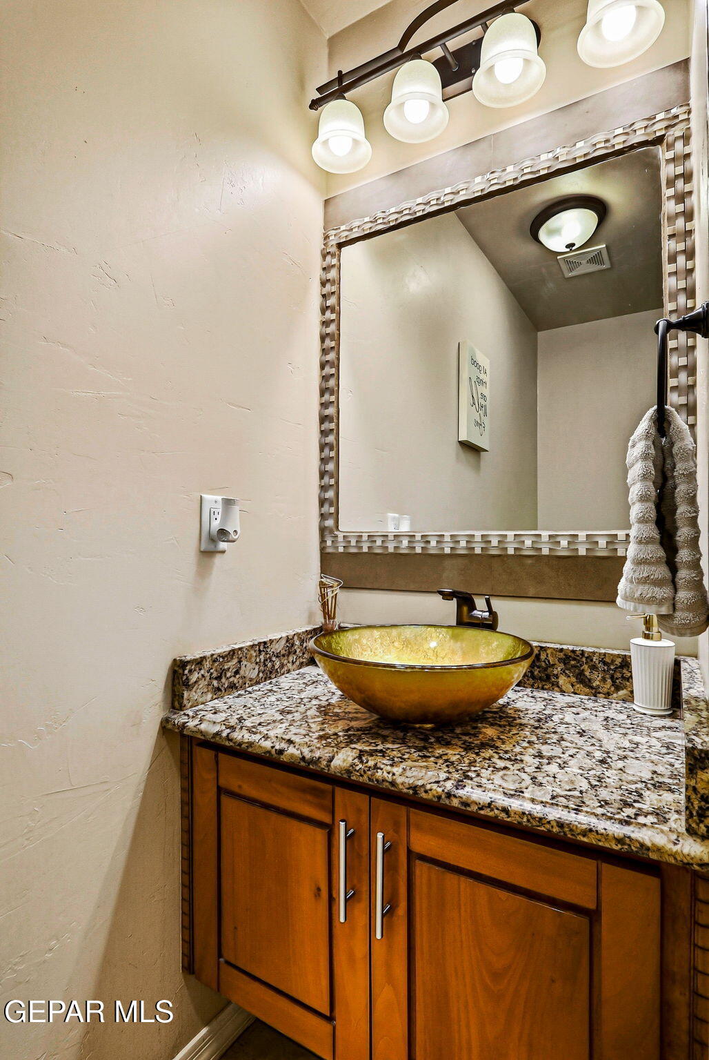 3104 Rustic Valley El Paso, TX 79938 - Photo 27 of 71 Half Bath