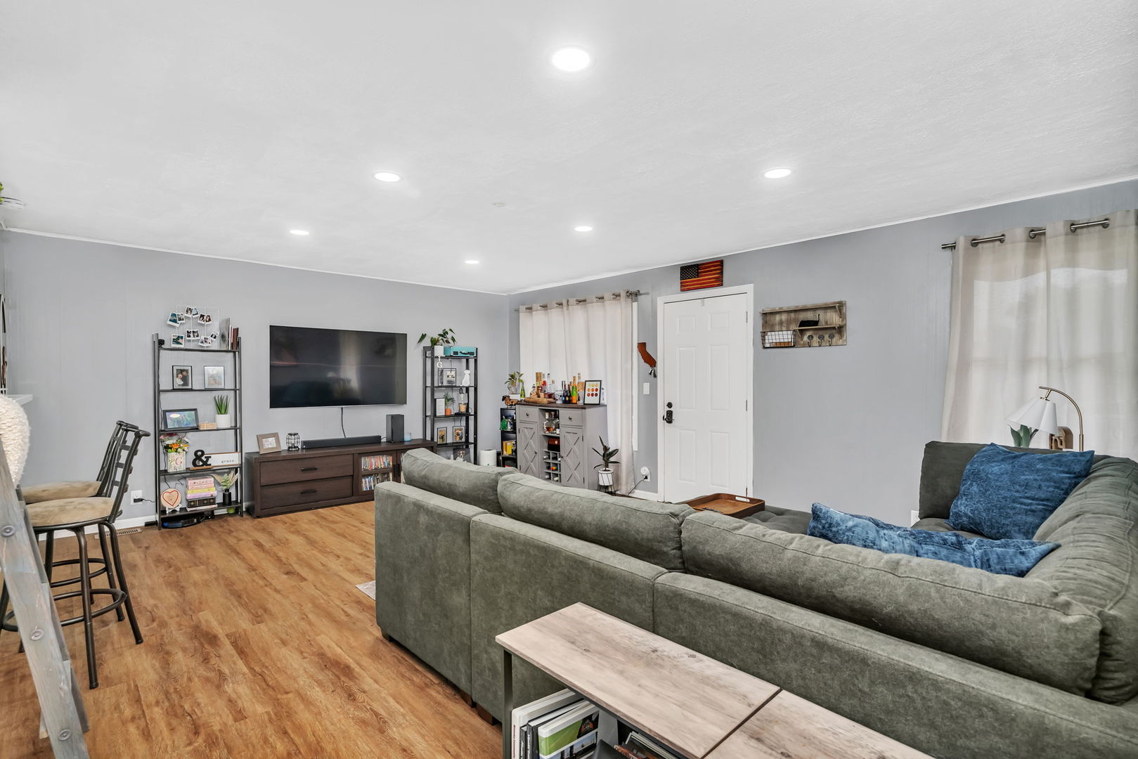736 Rogers Road Romeoville, IL 60446 - Photo 2 of 17 Gallery Image 2