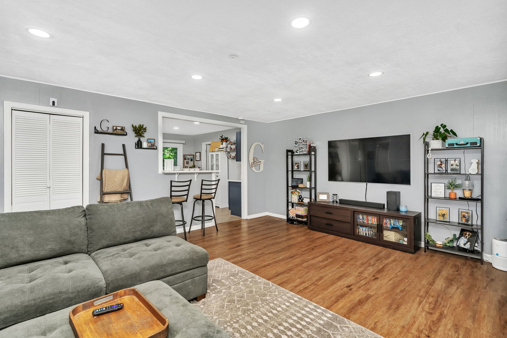 736 Rogers Road Romeoville, IL 60446 - Photo 3 of 17 Gallery Image 3