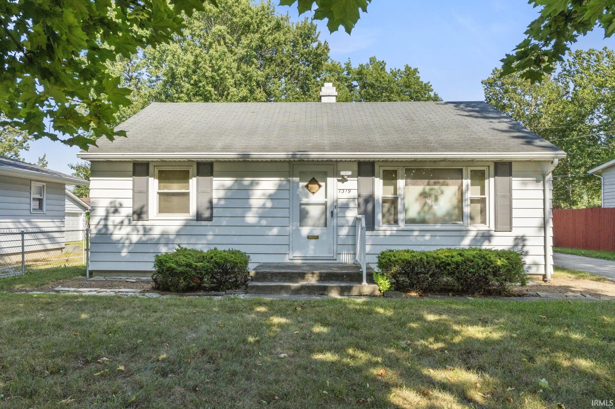 7319 Bluffton Road Fort Wayne, IN 46809 - Photo 3 of 36