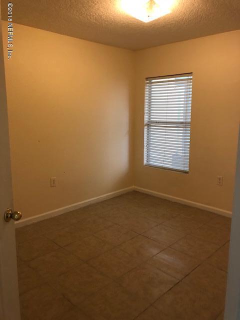 7920 Merrill Road, Unit 1813 Jacksonville, FL 32277 - Photo 8 of 9 an empty room with a window