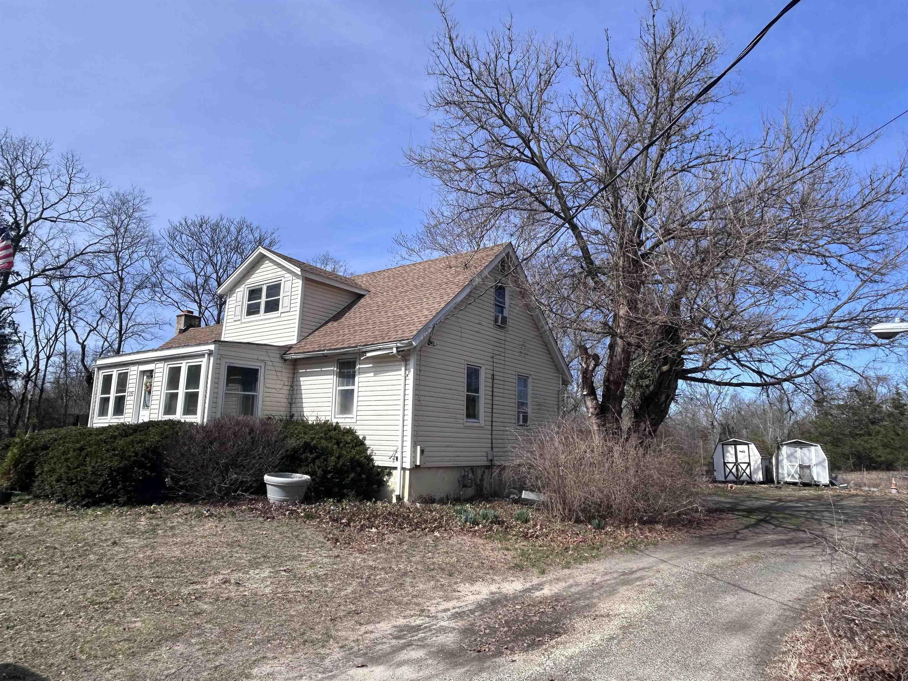 2172 Almond Road Vineland, NJ 08360 - Photo 4 of 5 a house that has a tree in front of it
