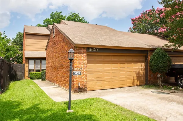 $2,200 | 1609 Brentwood Drive, Irving, TX 75061