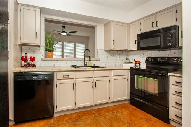 $2,200 | 1609 Brentwood Drive, Irving, TX 75061