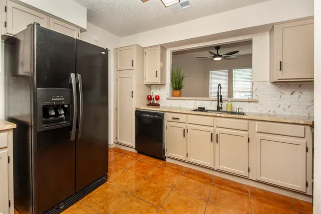 $2,200 | 1609 Brentwood Drive, Irving, TX 75061