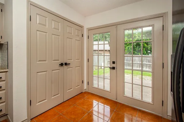 $2,200 | 1609 Brentwood Drive, Irving, TX 75061