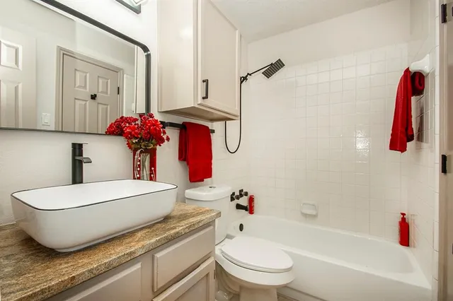 $2,200 | 1609 Brentwood Drive, Irving, TX 75061