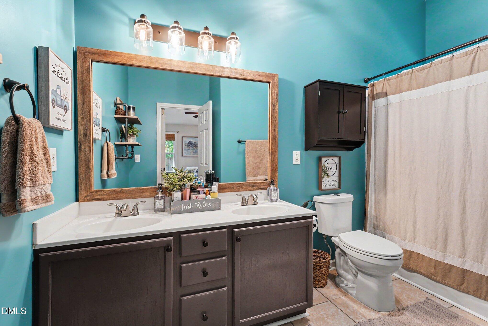 10024 Smith Basin Lane Raleigh, NC 27614 - Photo 16 of 23 Primary Bathroom