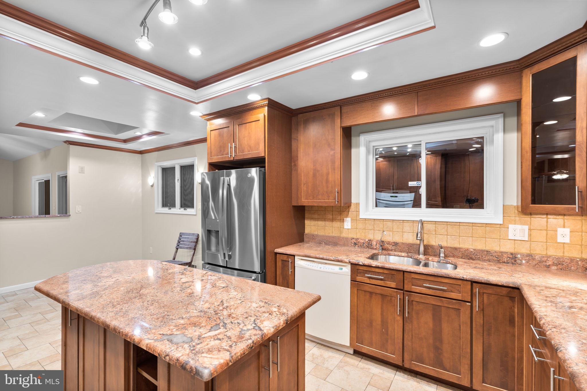 7711 Arrowood Court Bethesda, MD 20817 - Photo 11 of 59 Main floor kitchen