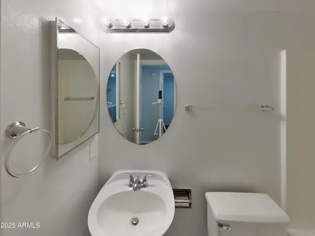 $2,099 | 8566 West Denton Lane, Glendale, AZ 85305