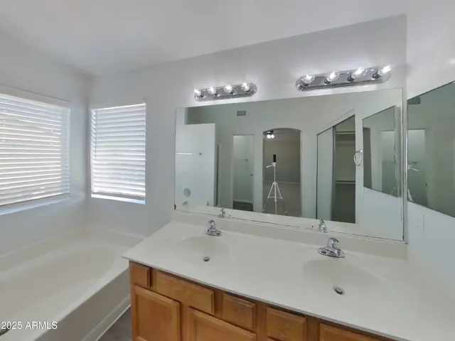 $2,099 | 8566 West Denton Lane, Glendale, AZ 85305