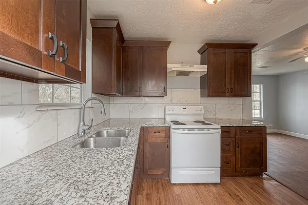 $1,399 | 4006 Sunflower Street, Houston, TX 77051