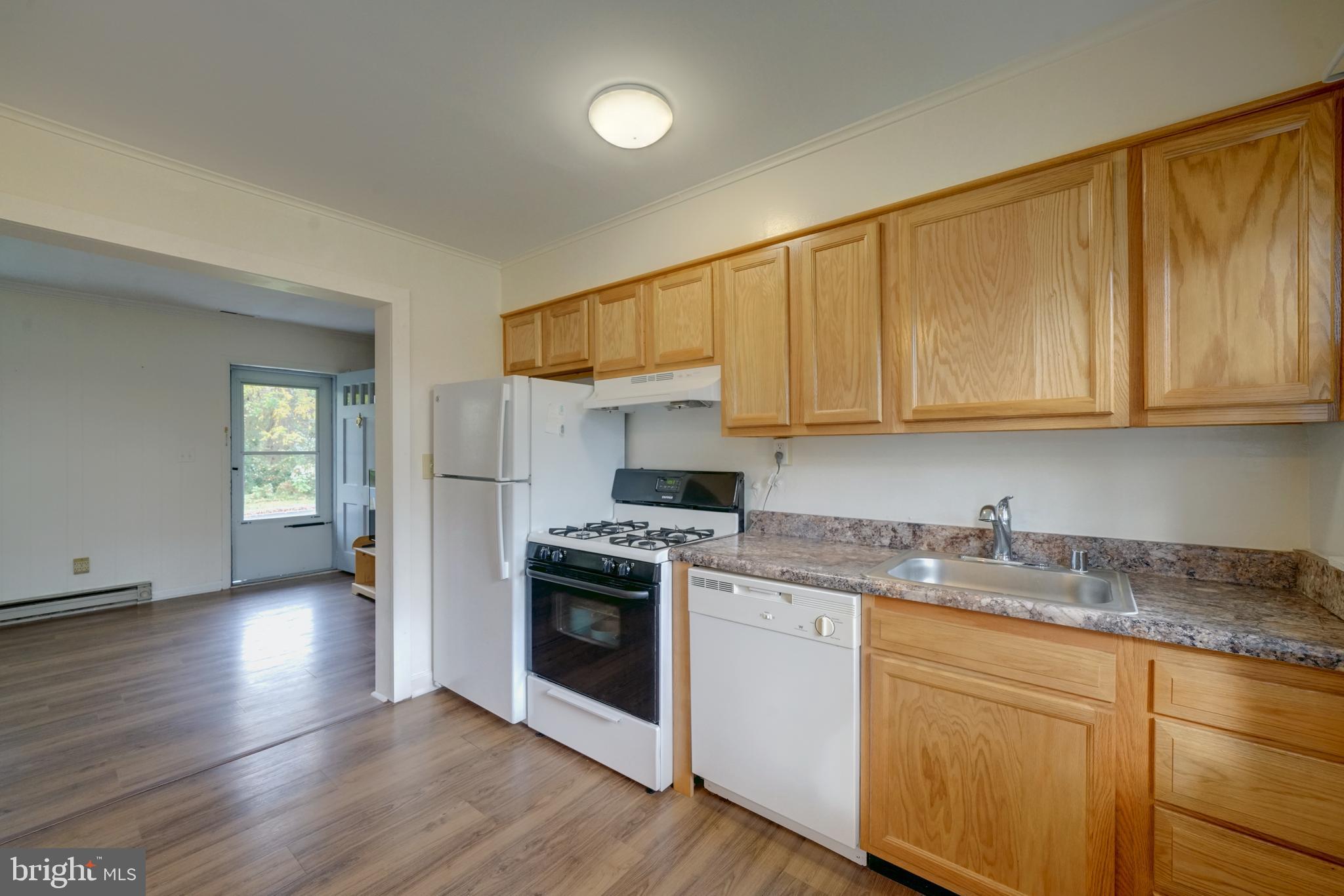 539 St Patrick Road Baltimore, MD 21206 - Photo 13 of 33 Gas stove for a great cooking experience!