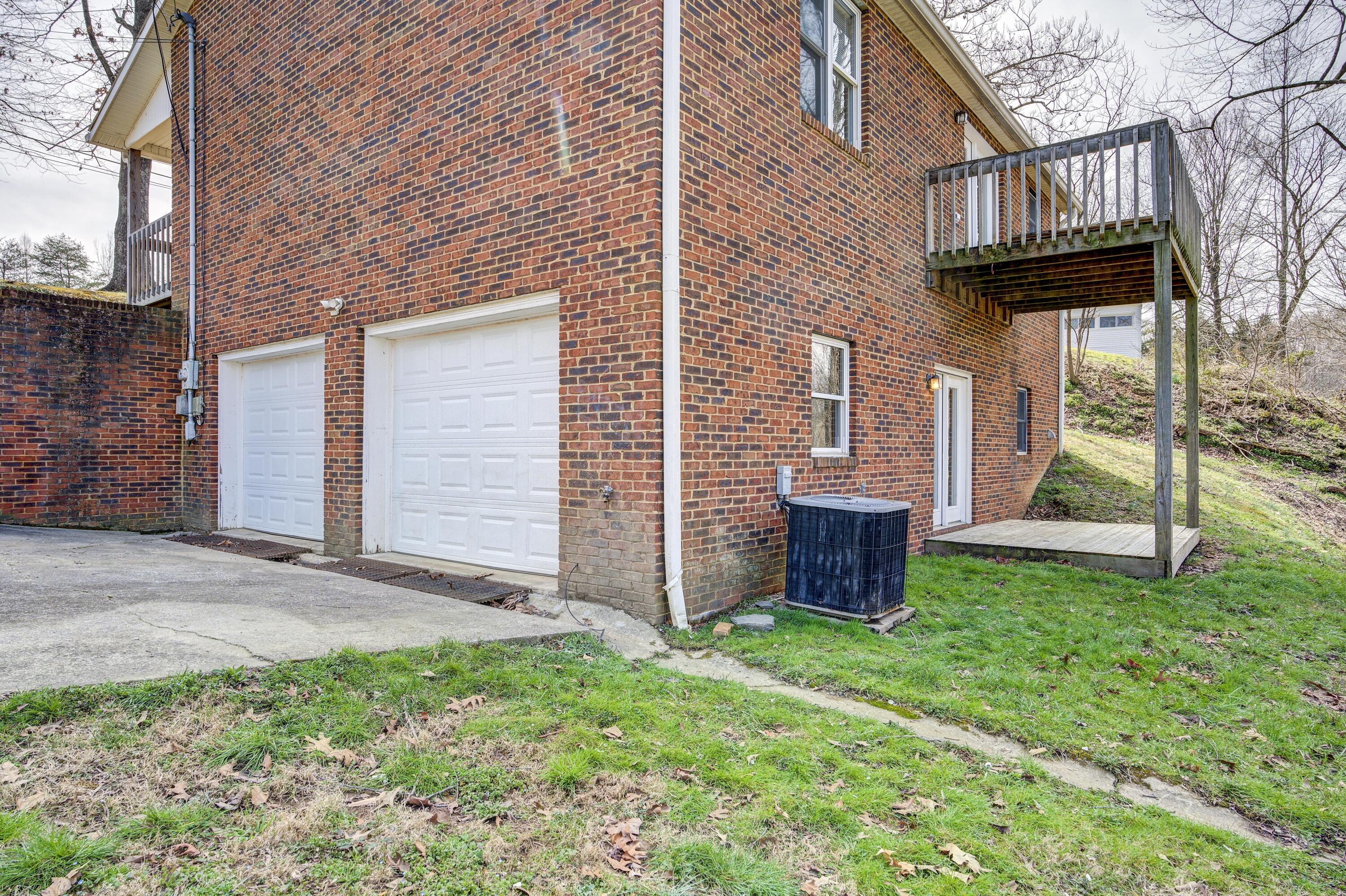 3448 McKinley Road Johnson City, TN 37604 - Photo 38 of 42 Garage