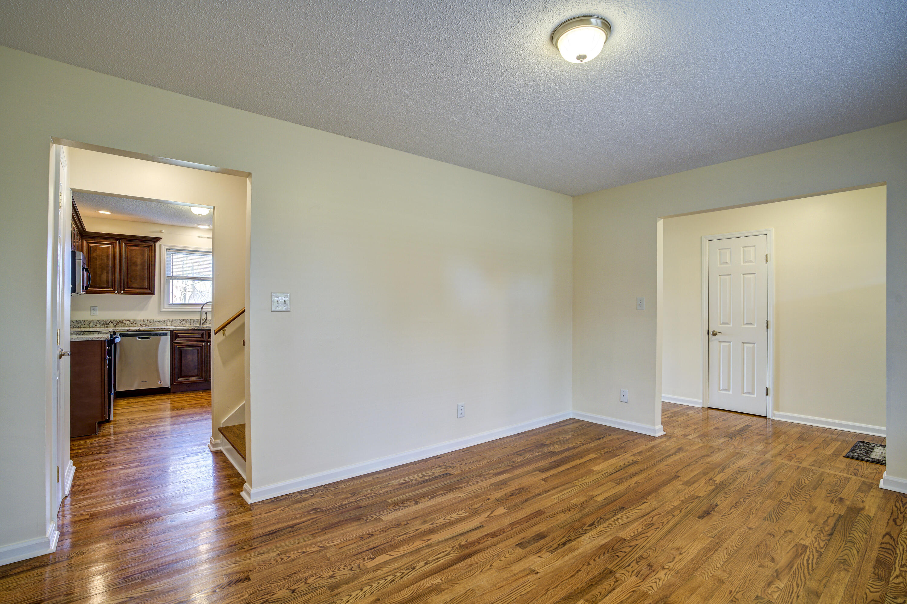 3448 McKinley Road Johnson City, TN 37604 - Photo 9 of 42 Living room