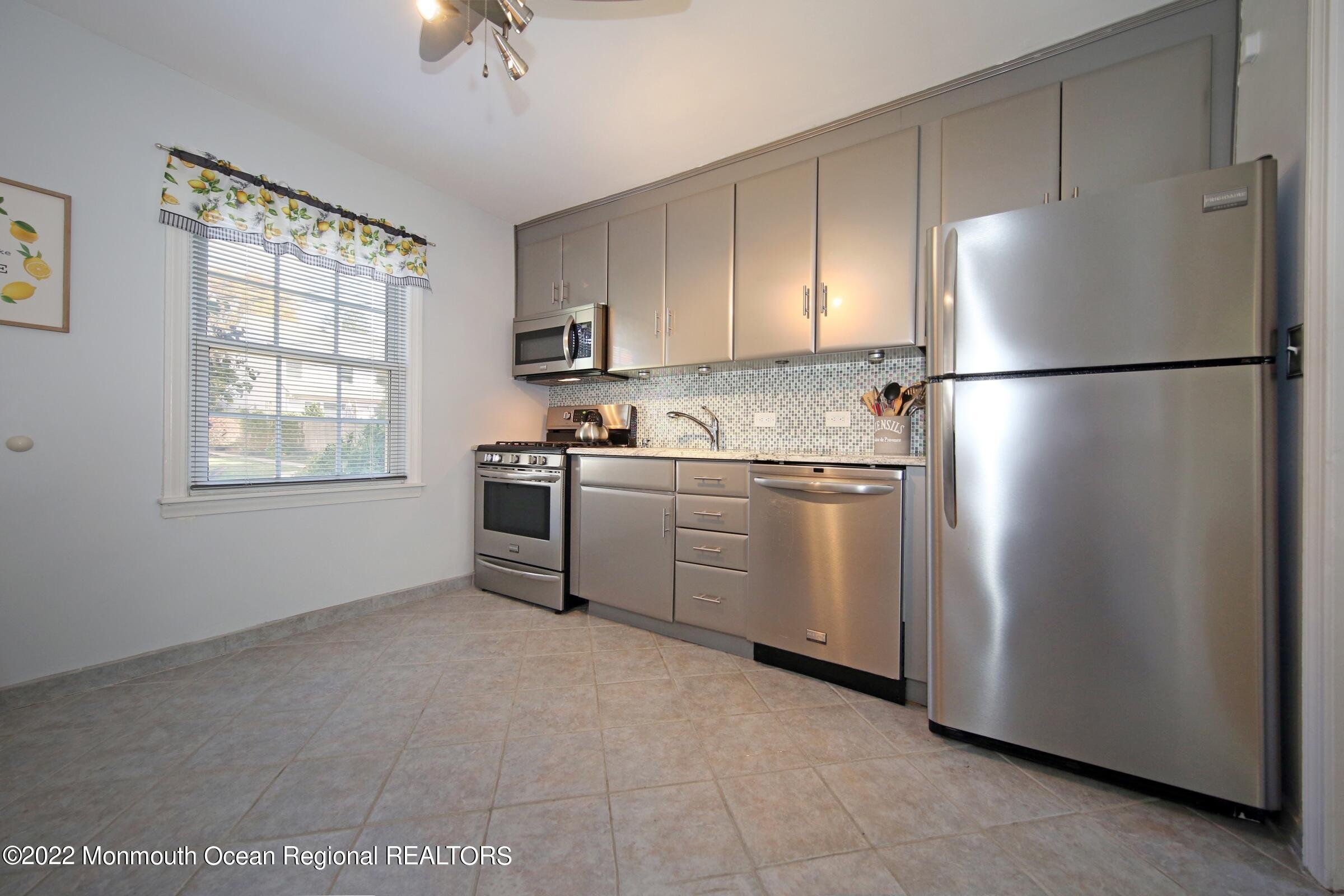 40 Pinckney Road, Unit 40B Red Bank, NJ 07701 - Photo 13 of 23 All appliances Included