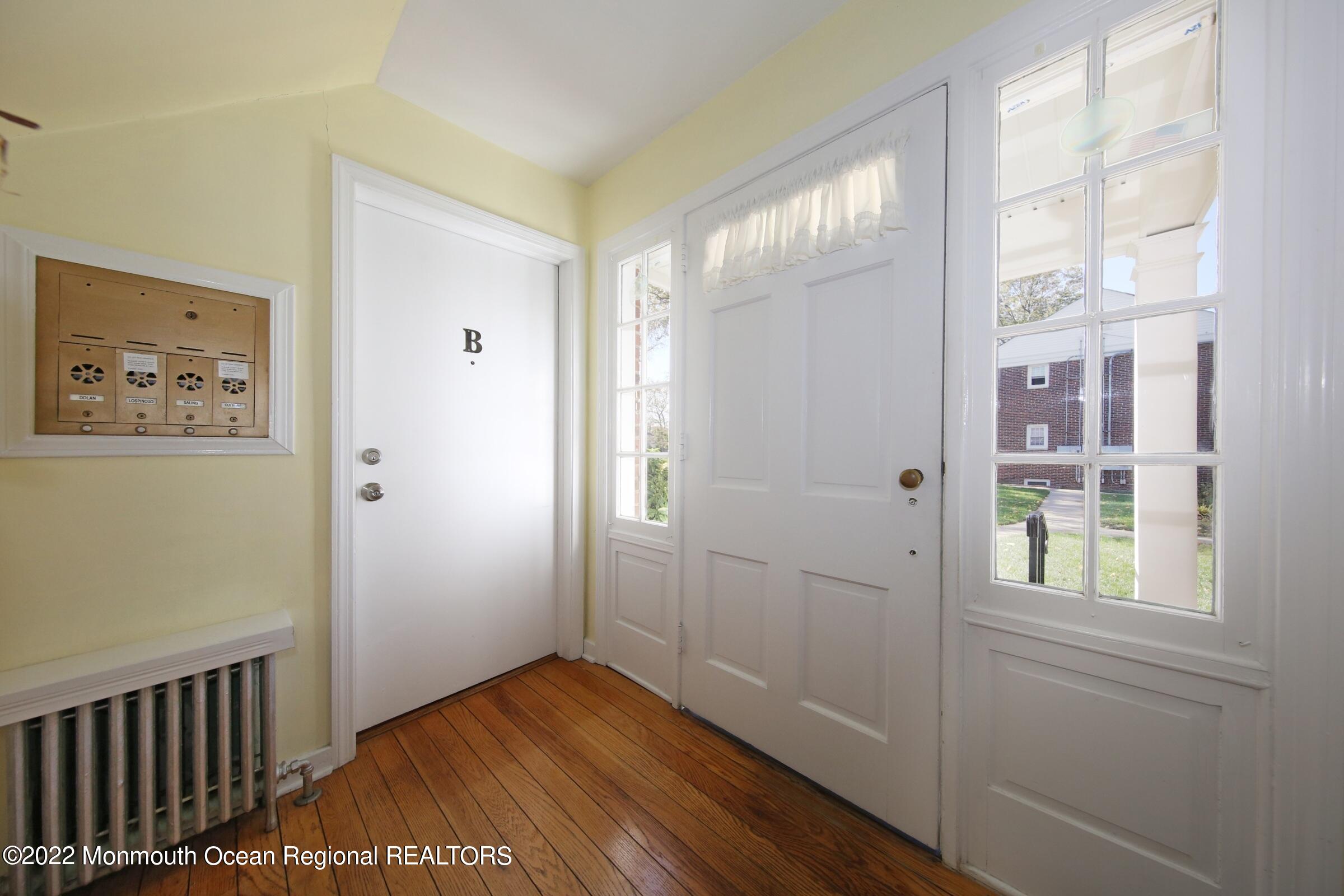 40 Pinckney Road, Unit 40B Red Bank, NJ 07701 - Photo 5 of 23 Bright cherry entrance foyer