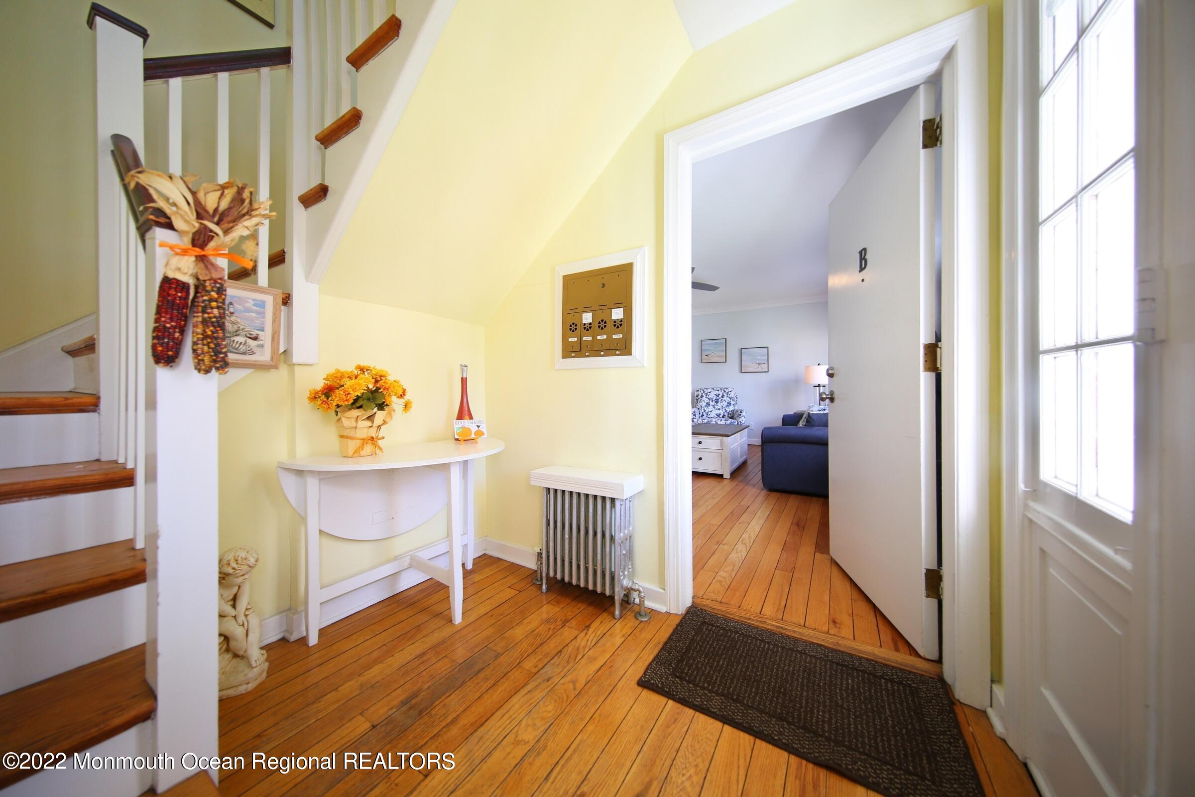 40 Pinckney Road, Unit 40B Red Bank, NJ 07701 - Photo 6 of 23 Enter through the cheery front entrenace