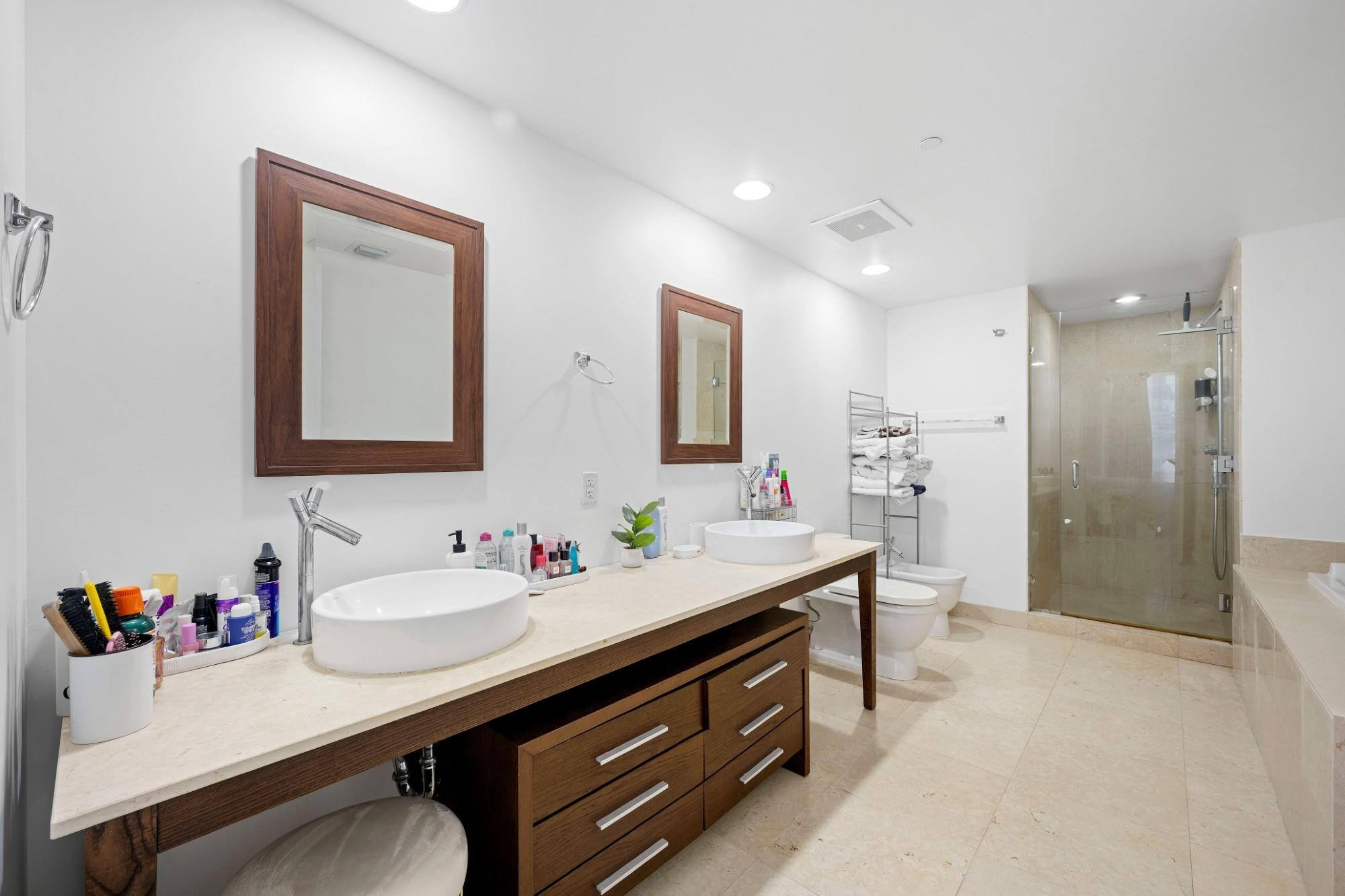 475 Brickell Avenue, Unit 1815 Miami, FL 33131 - Photo 19 of 20 Photo 19