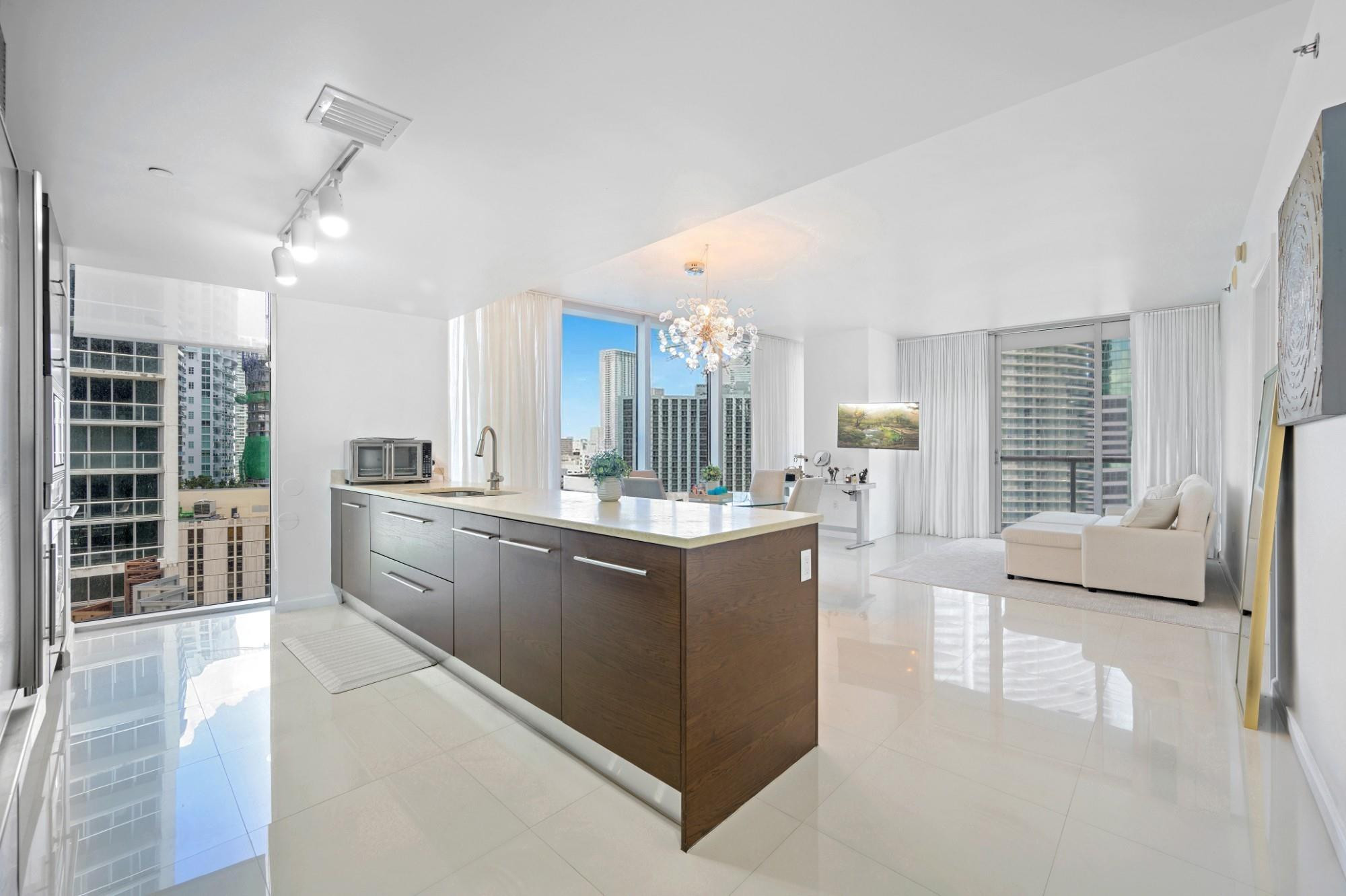 475 Brickell Avenue, Unit 1815 Miami, FL 33131 - Photo 4 of 20 Photo 4