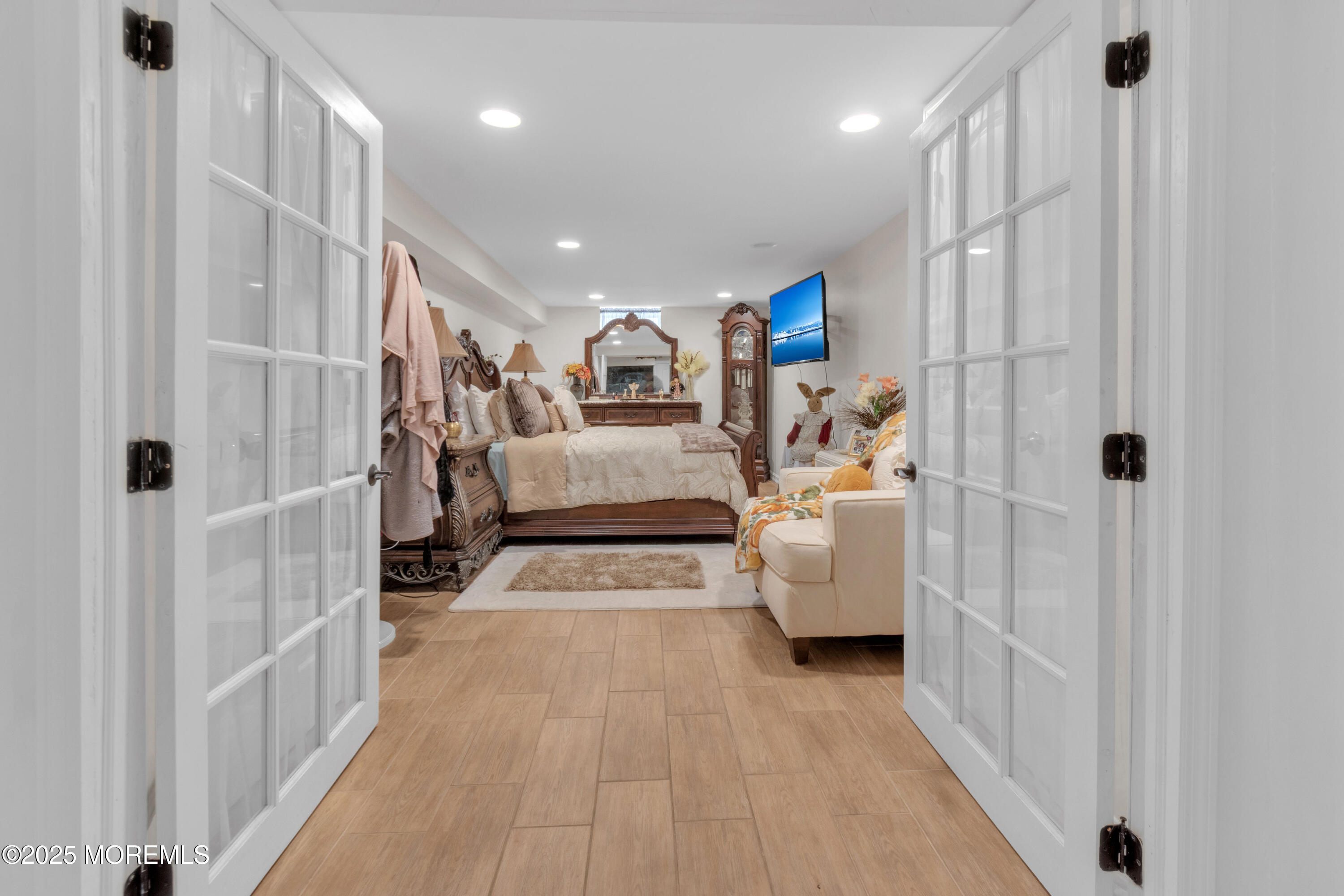 41 Longstreet Road Manalapan, NJ 07726 - Photo 20 of 51 a view of living room with furniture and a rug