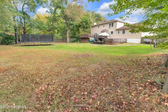 a view of a yard with a house