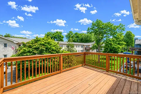$269,000 | 11 Toehee Place, Unit 2B, Islip, NY 11751