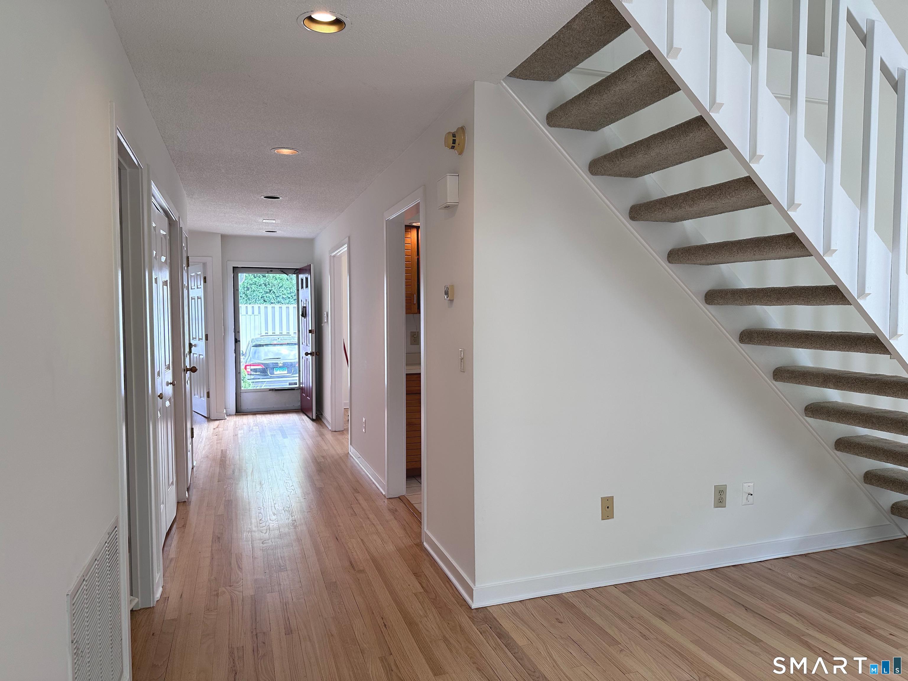 166 Glengarry Road, Unit 166 Fairfield, CT 06825 - Photo 4 of 39