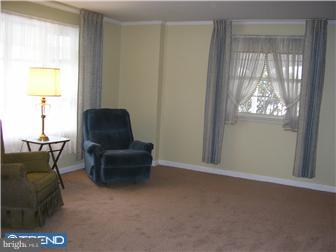 435 Manor Road Hatboro, PA 19040 - Photo 3 of 8 Living Room