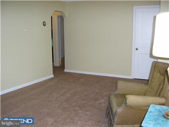 435 Manor Road Hatboro, PA 19040 - Photo 4 of 8 Living Room