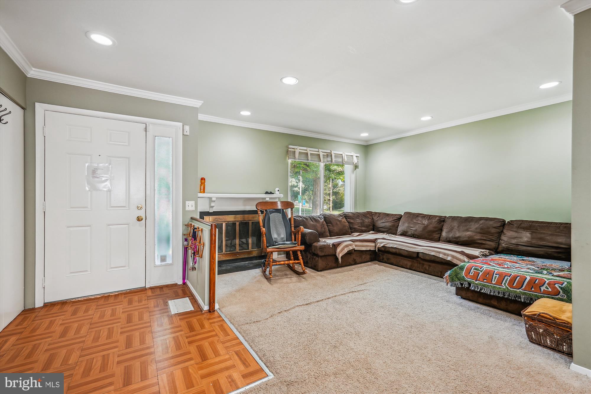 18628 Mateny Road Germantown, MD 20874 - Photo 6 of 63 Living Room