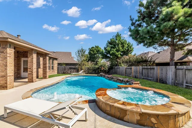 $440,000 | 14206 Rainier Peak Crossing, Conroe, TX 77384