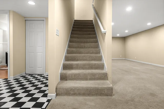 a view of entryway and hall