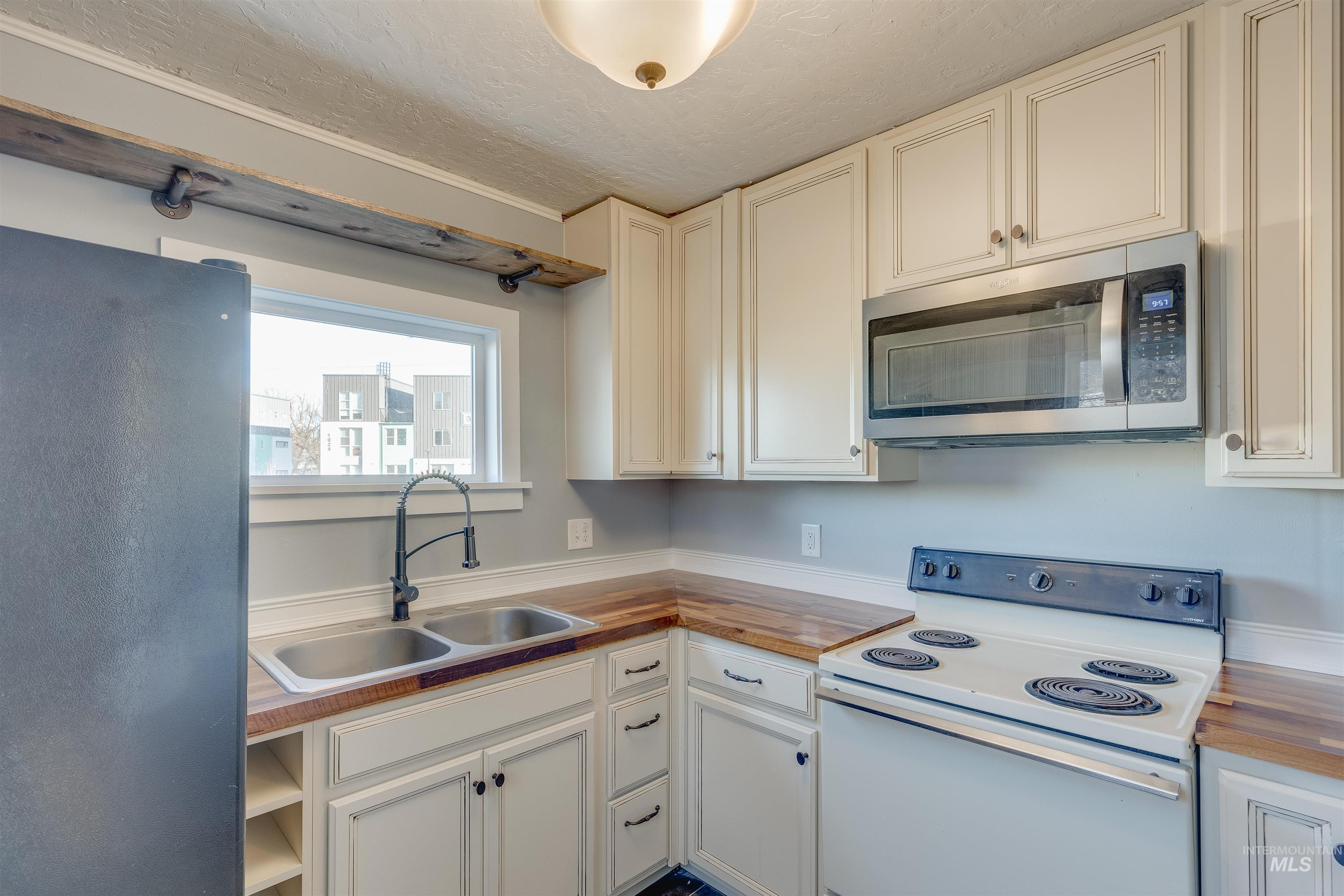 212 Henley Street Moscow, ID 83843 - Photo 11 of 49