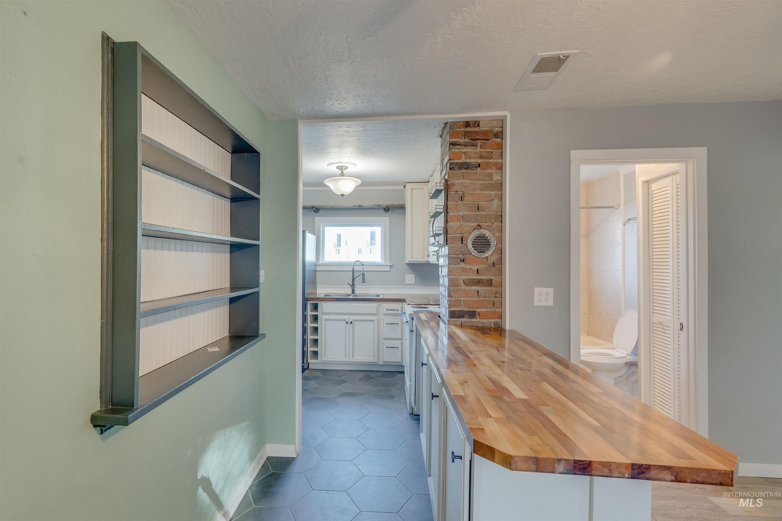 212 Henley Street Moscow, ID 83843 - Photo 8 of 49
