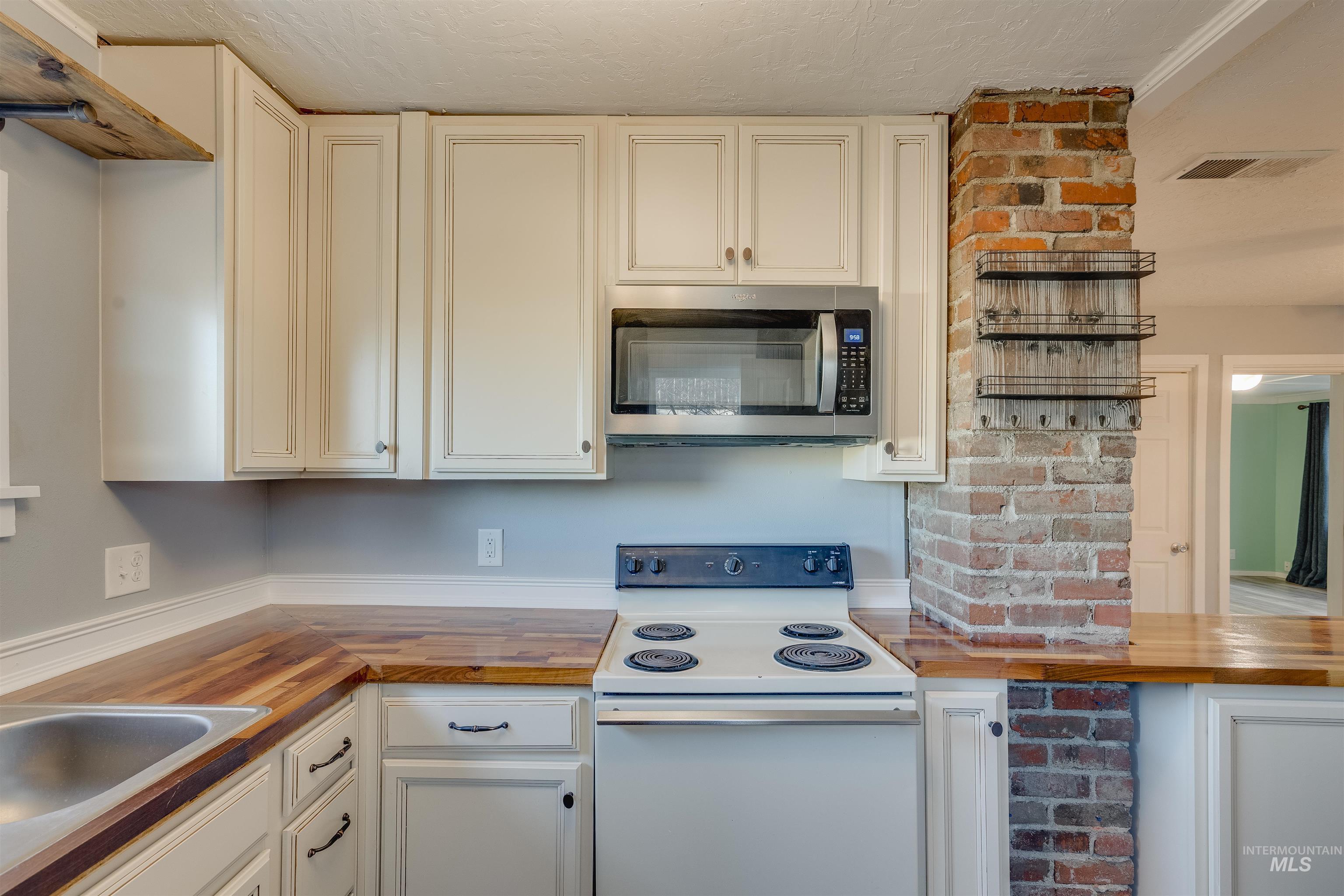 212 Henley Street Moscow, ID 83843 - Photo 9 of 49