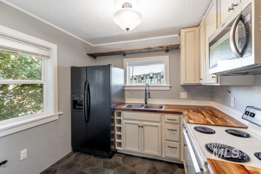 212 Henley Street Moscow, ID 83843 - Photo 10 of 49