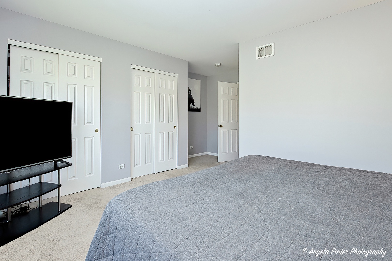 3012 Falling Waters Lane Lindenhurst, IL 60046 - Photo 11 of 21 a view of livingroom with flat screen tv