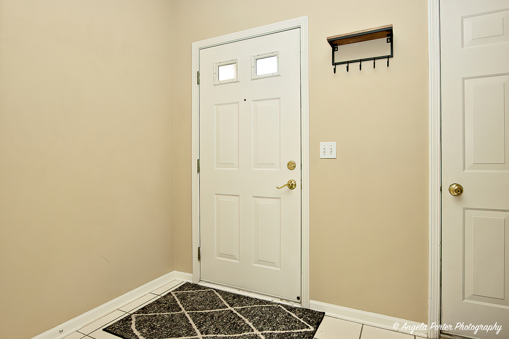 3012 Falling Waters Lane Lindenhurst, IL 60046 - Photo 2 of 21