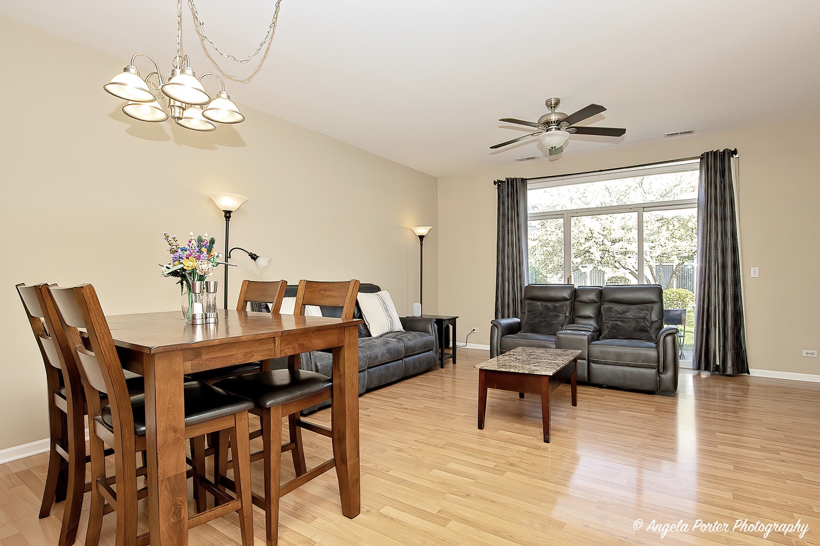3012 Falling Waters Lane Lindenhurst, IL 60046 - Photo 6 of 21 a view of a livingroom and dining room